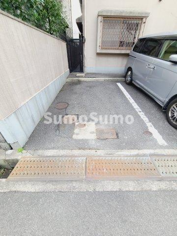 ドゥエル吉井の駐車場