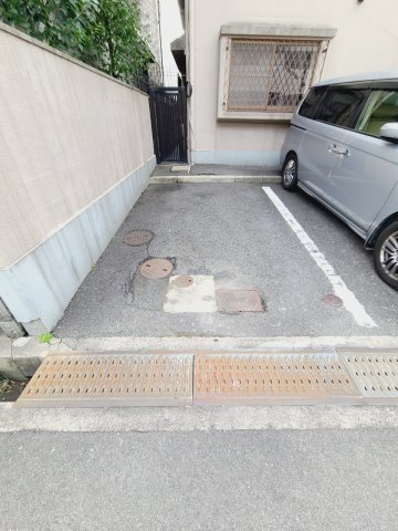 ドゥエル吉井の駐車場