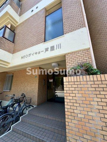 ネオダイキョー芦屋川のエントランス