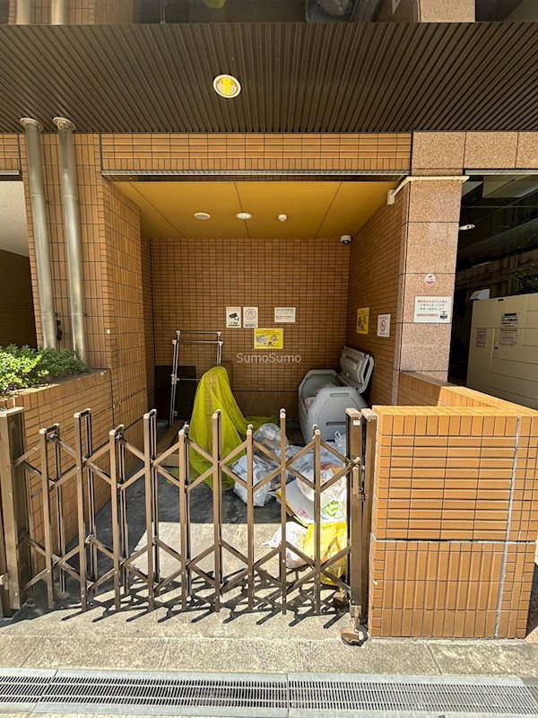 ドミール堺筋本町の外観