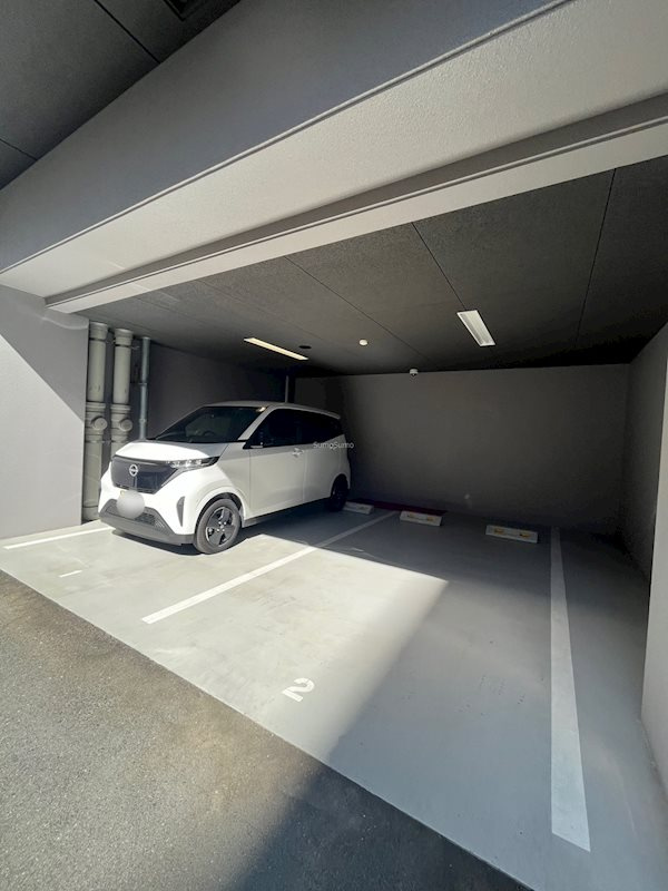 サムティ本町橋ⅡMEDIUSの駐車場|駐車場があるので、車を買う予定の方も安心です