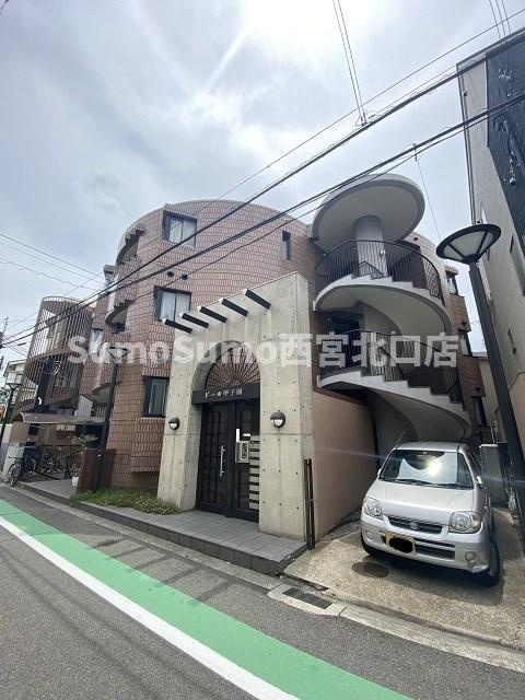 ドール甲子園の外観