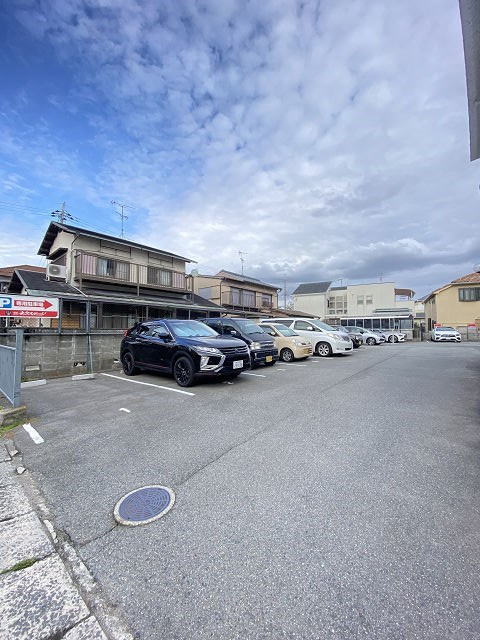 ネクステージ塚口５番館の駐車場