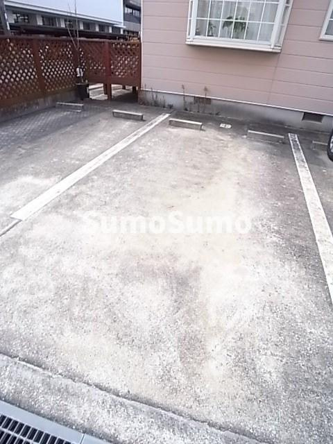 コンフォート吉田の駐車場