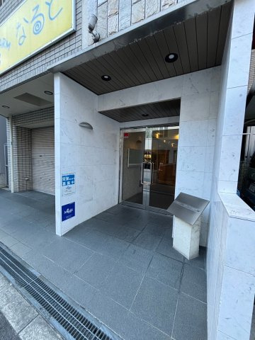 ドゥムール新町のエントランス|落ち着いたエントランスです