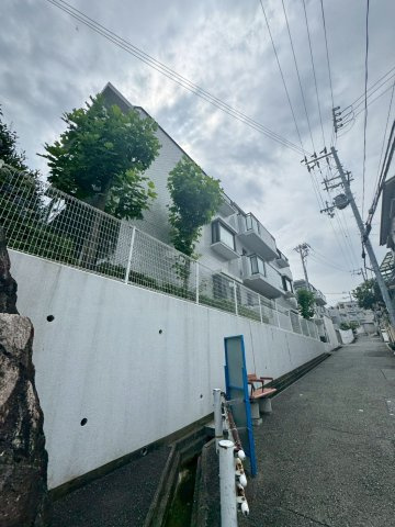 コープ野村潮見台ハイツの外観