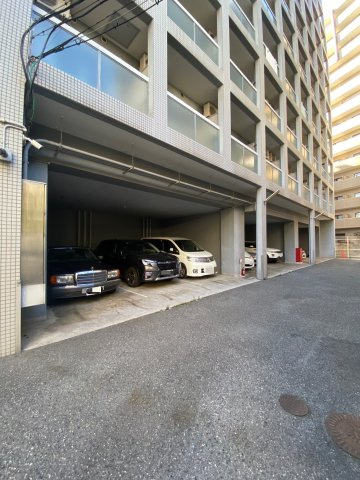 サムティ神戸浜崎通の駐車場