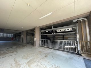 ドルチェ芦屋の駐車場