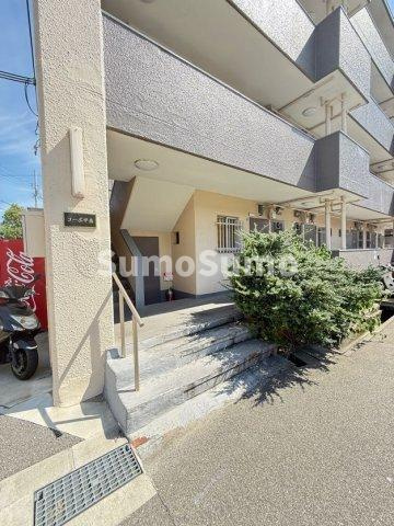 コーポ甲南のエントランス|建物の内部です