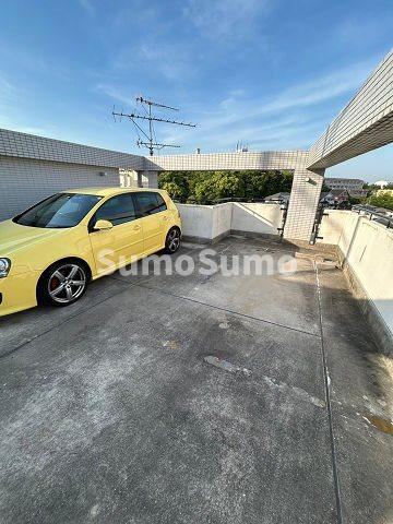 コスモメイト甲陽の駐車場