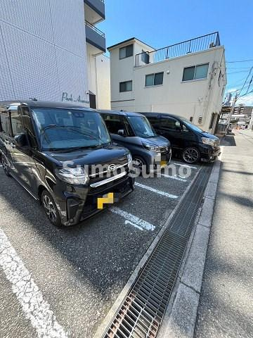 パークアベニューの駐車場