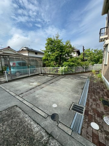 ドルフ須磨の駐車場