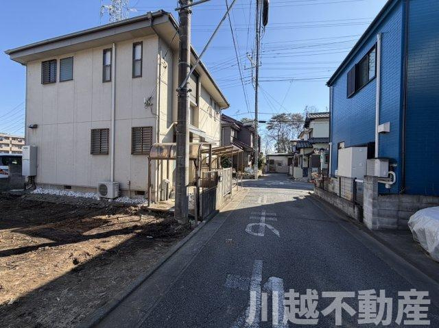 明るさが、家族の毎日を支える住まい。の前面道路含む現地写真