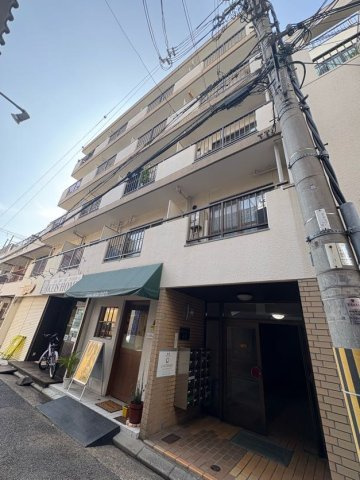 ドミトリー板宿のエントランス