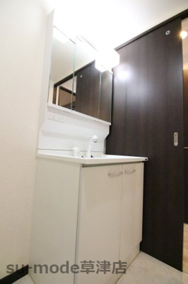 【洗面所】 | ハートフルマンション新左衛門 | 明るい洗面所です