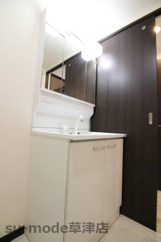 【洗面所】 | ハートフルマンション新左衛門 | 明るい洗面所です