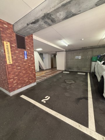 コスモプラザ三宮の駐車場