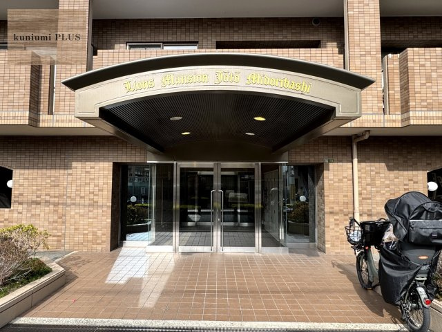 ライオンズマンション城東緑橋のエントランス