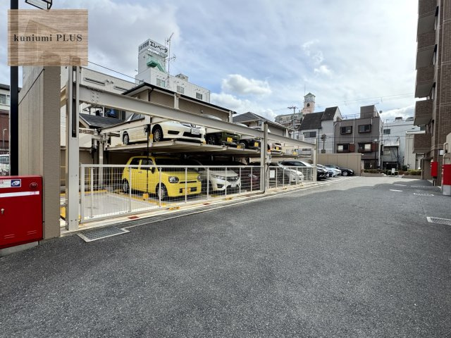ライオンズマンション城東緑橋の駐車場
