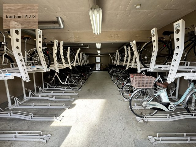 ライオンズマンション城東緑橋の駐輪場