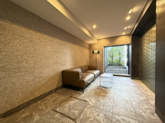 【ロビー】 | クレヴィア茗荷谷 文京の丘 | ラグジュアリーなエントランス