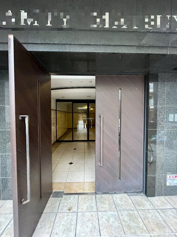 サムティ松屋町のエントランス