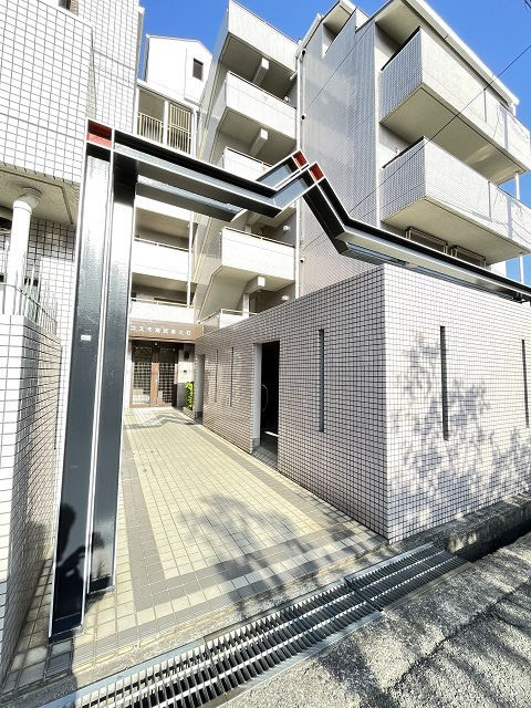 コスモ南武庫之荘のエントランス