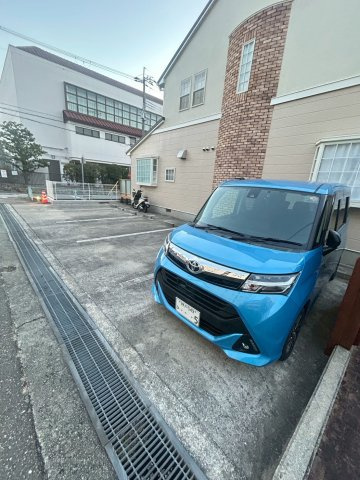 コンフォート吉田の駐車場