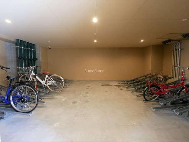 ドエル グランデュールの駐車場