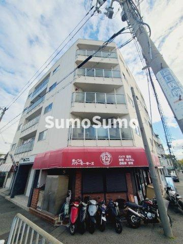 ニュー甲子園ハイツの外観