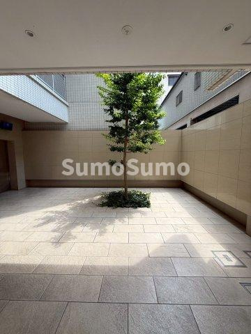 コスモリード谷町六丁目（旧 ドゥーエ谷町）のロビー|清潔なロビーです