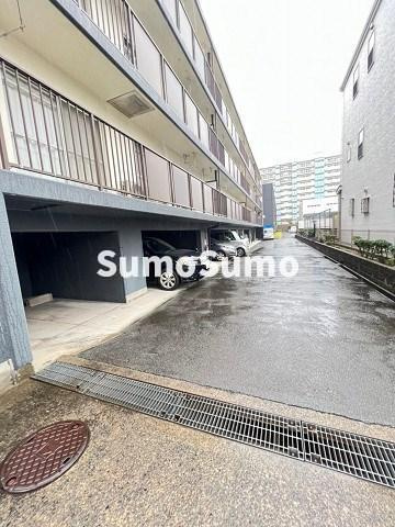 ネクスプロス壱番館の駐車場