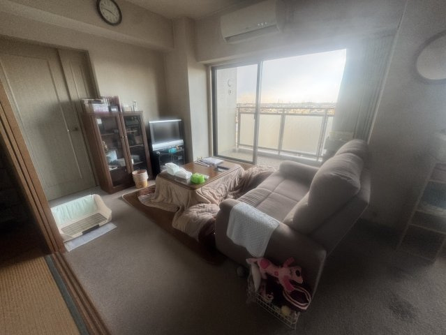 ツインエルシティ千葉壱番館の居間・リビング