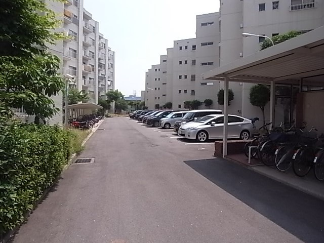 ドエル南塚口B棟の駐車場
