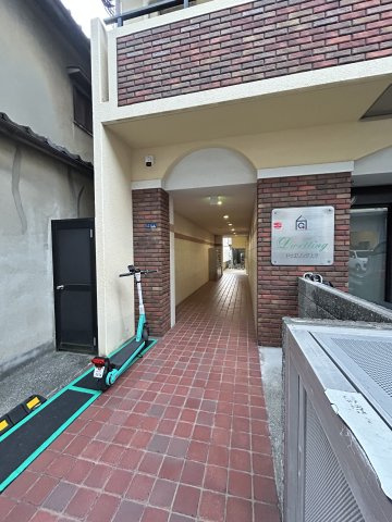 ドゥエリング上汐のエントランス
