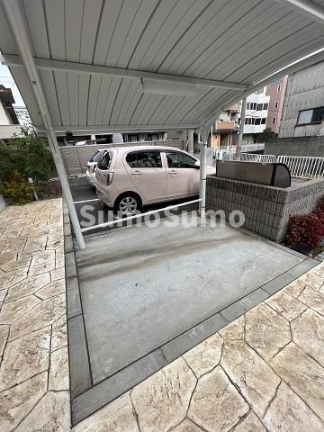 テルフォルトゥーナの駐車場