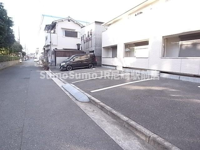パークサイドメゾンの駐車場|カースペースがあります