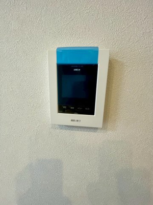 【防犯設備】 | 日商岩井菫橋ハイツ | 来客時に姿を確認できるモニタ付きのインターホンです。