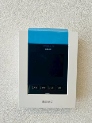 【防犯設備】 | 日商岩井菫橋ハイツ | 来客時に姿を確認できるモニタ付きのインターホンです。