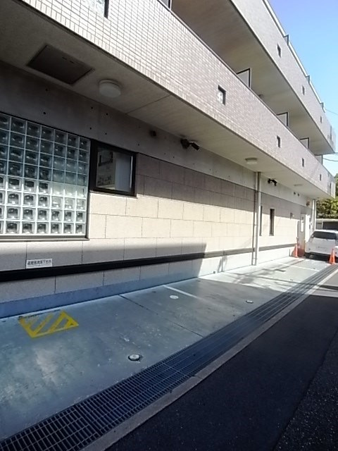 シー・ハイルの外観