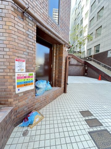 サンビルダープラス磯上ベースのエントランス