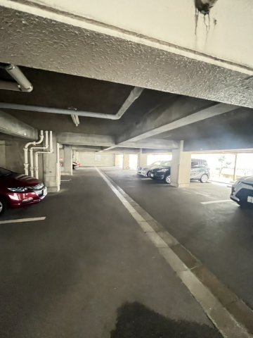 サンヒルズ芦屋2号棟の駐車場