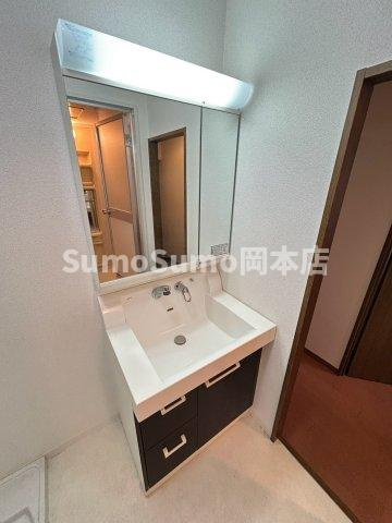 サンプラザ本山南の洗面所|コンパクトで使いやすい洗面所