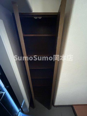 サンプラザ本山南の収納|たっぷりとした収納スペースです