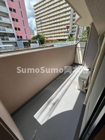 サンプラザ本山南のバルコニー|外からの目が気にならないバルコニーで洗濯物が干せます
