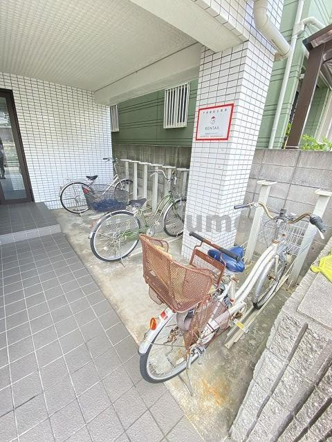 シオン塚口の駐車場