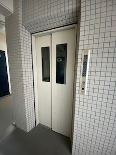 サンプラザ本山南の外観
