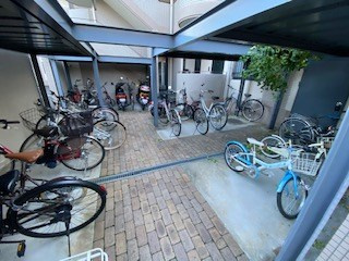 サンプラザ本山南の外観