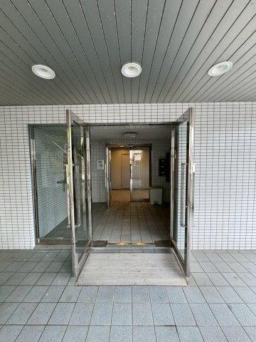 シェスタ白川台のエントランス|落ち着いたエントランスです