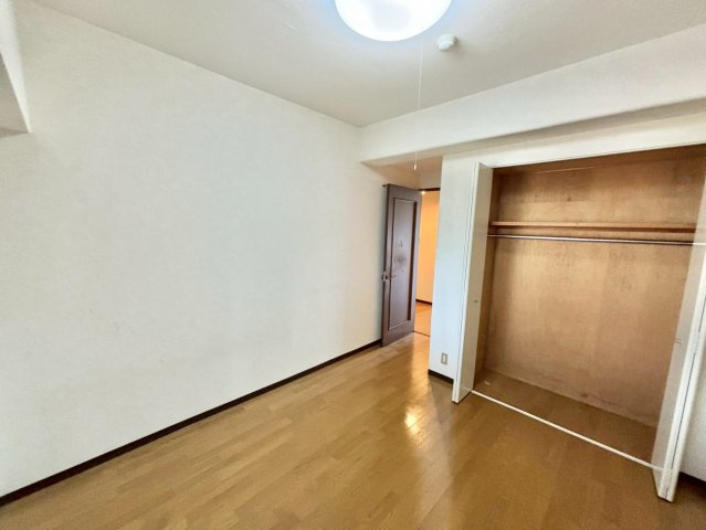 シャルマンフジ熊取 壱番館の洋室|洋室（東側）